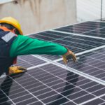 Efficiënt zonnepanelen onderhoud: waarom uitbesteden een slimme keuze is